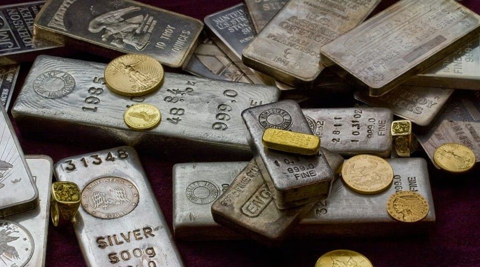 Analisis Bukan Cuma Cut Rate: Kenaikan Yield Bikin Perak dan Emas Kena Tekan - Data Pasar 2025-12-09