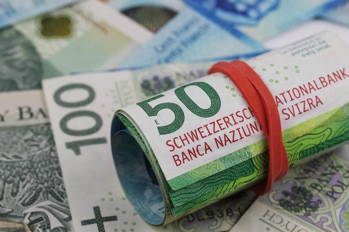 Analisis Dolar AS Tersudut: Franc Menguat, Ekonomi Swiss Justru Menyusut - Data Pasar 2025-12-01