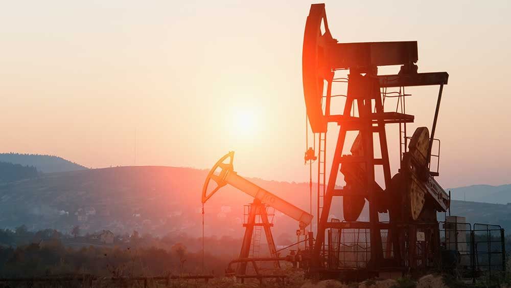 Analisis Minyak Turun 1%—AS–Iran Lanjut Bicara, Tapi Masih Ada Ancaman - Data Pasar 2026-02-09