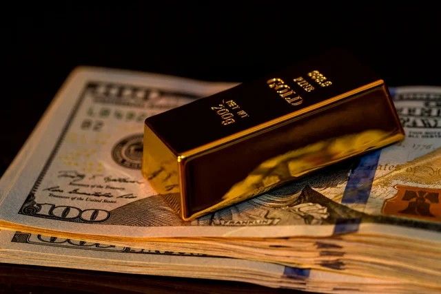 Analisis Tekanan Ganda Emas: Dolar Kuat & Margin Call Mengintai - Data Pasar 2026-02-02