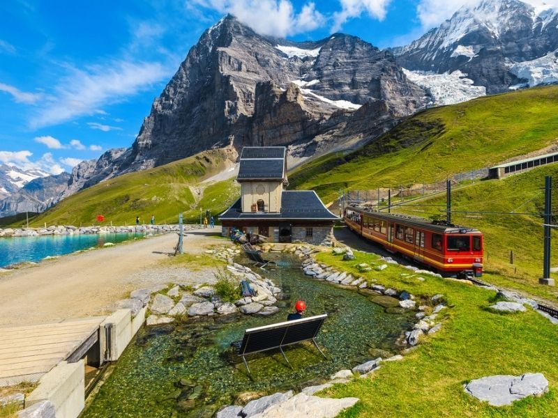 Analisis USD/CHF Remains Strong, Dollar Steady After Recent Gains - Data Pasar 2026-03-06