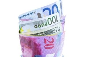 Euro Melemah Seiring Aktivitas Bisnis Zona Euro Lesu