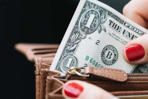 Dolar Melemah dari Tertinggi Dua Bulan Jelang Data Inflasi